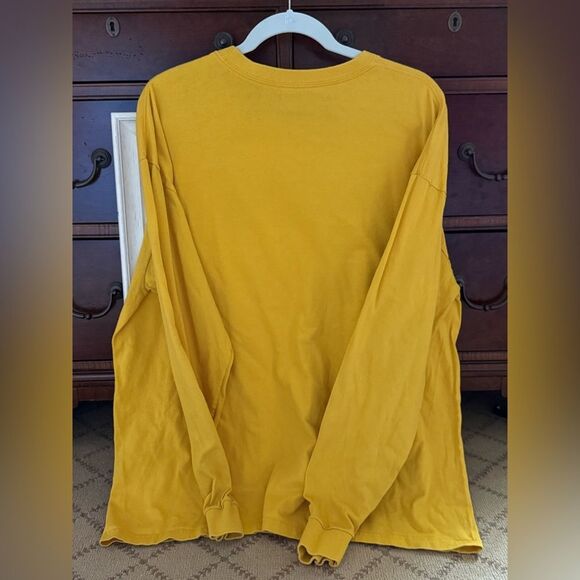 Nike Team Marquette University long sleeved tshirt in yellow XL Vinatge - Picture 3 of 6